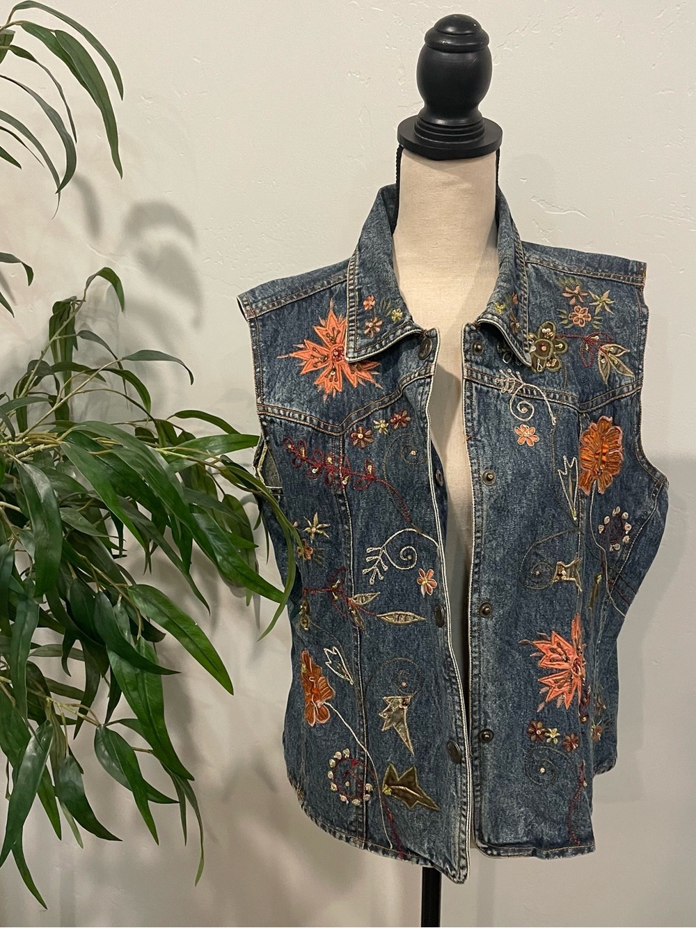 Flashback Couture Denim Vest Ladies Size L Vintage Floral Design Embroidered
